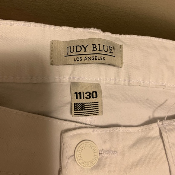 🎉Host Pick🎉 Judy Blue - White Distressed Skinny Fit Jeans - Picture 9 of 10